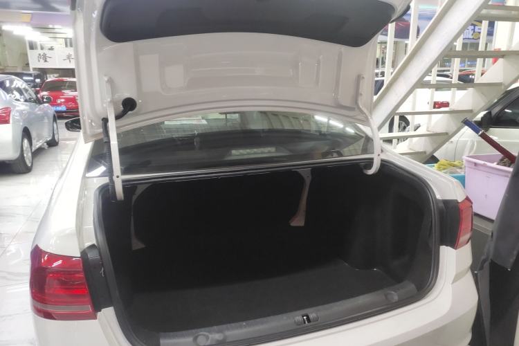 Used Volkswagen Lavida 2017 1.6L Automatic Comfort Edition
