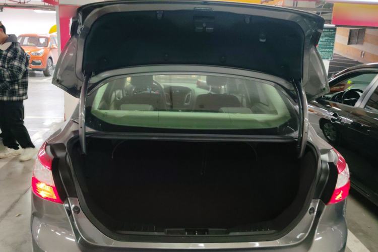 Used Ford Focus 2012 Sedan 1.6L Automatic Comfort Model
