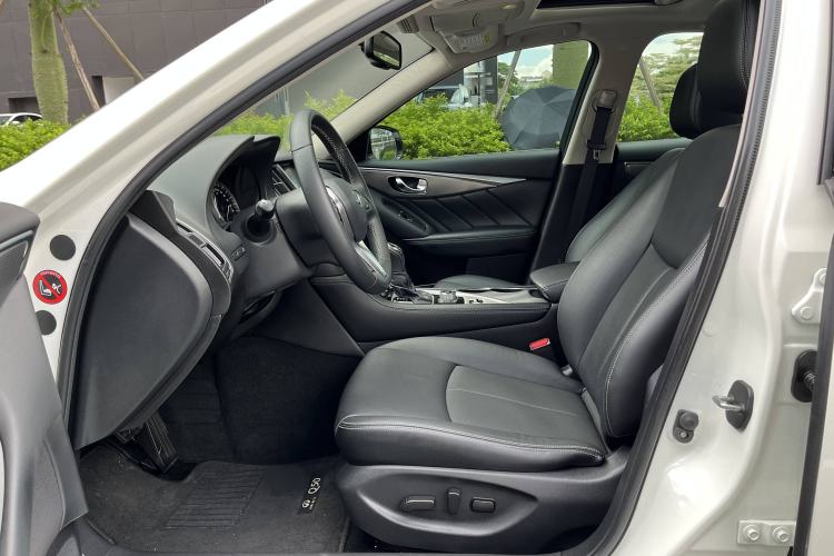 Used Infiniti Q50L 2018 2.0T Enjoyment Version China VI Standard
