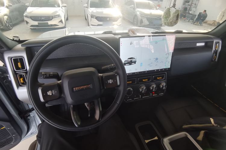 Used  V23 2025 401 Two-Wheel Drive Advanced Edition
