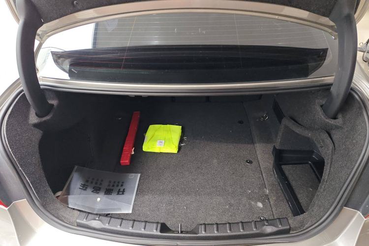 Used BMW 3 Series 2015 320Li Luxury Edition Fashion Model
