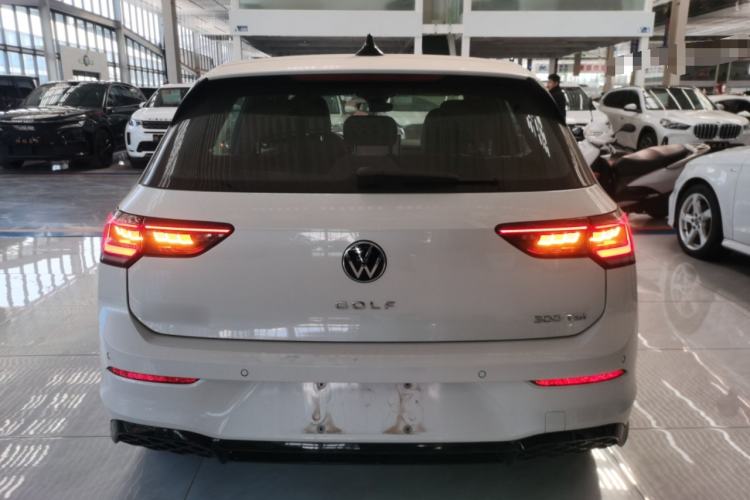 Used Volkswagen Golf 2025 300TSI R-Line
