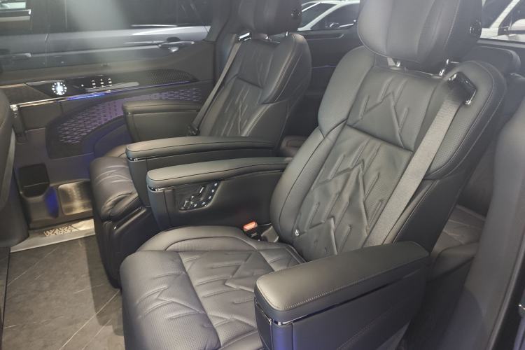 Used Zeekr 009 2024 7-Seater Walk-Through Version Four-Wheel Drive 108 kWh