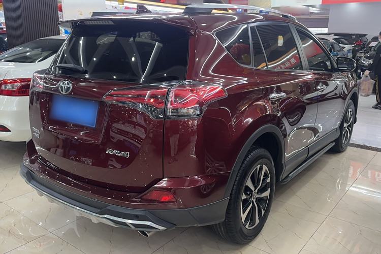 Used Toyota RAV4 2016 2.0L CVT Two-Wheel Drive Fashion Edition China V Standard
