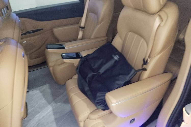 Used VOYAH Dream 2025 PHEV Four-Wheel Drive Excellence Kunpeng Edition
