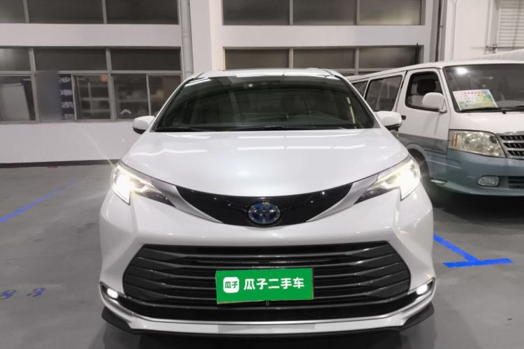 Used Toyota Sienna 2021 2.5L Hybrid Premium Edition
