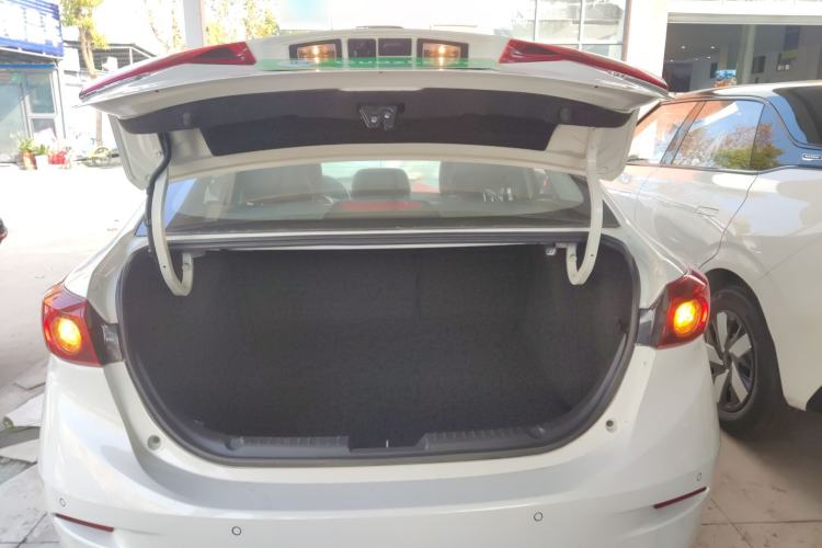 Used Mazda Mazda 3 Axela 2016 Sedan 1.5L Automatic Luxury Model