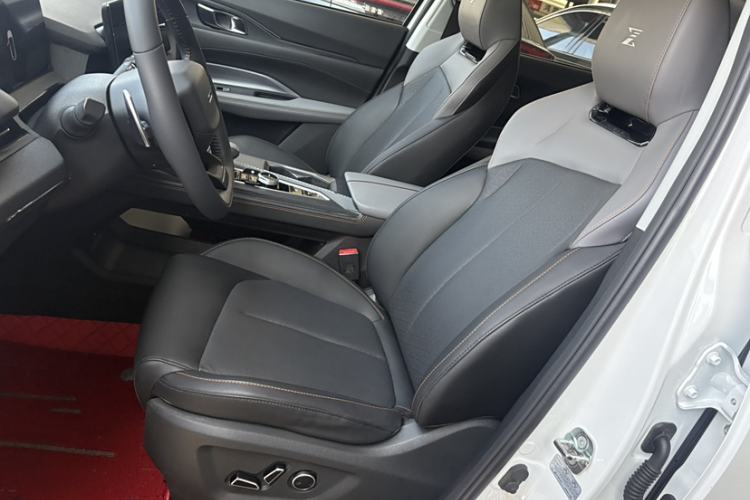 Used Oshan Z6 2023 Blue Whale 1.5T DCT Smart-Led City Edition
