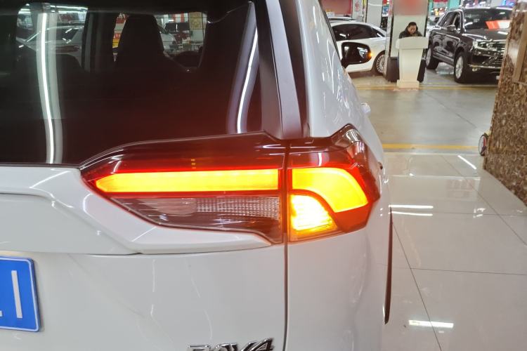 Used Toyota RAV4 2020 2.0L CVT Two-Wheel Drive Fashion PLUS Edition
