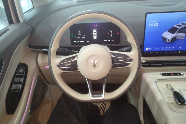 Used VOYAH Dream 2025 PHEV Four-Wheel Drive Prestige Kunpeng Edition