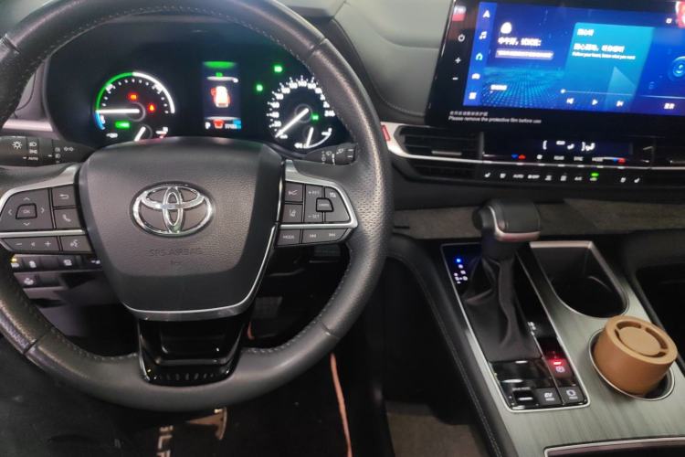 Used Toyota Sienna 2023 2.5L Hybrid Deluxe Edition