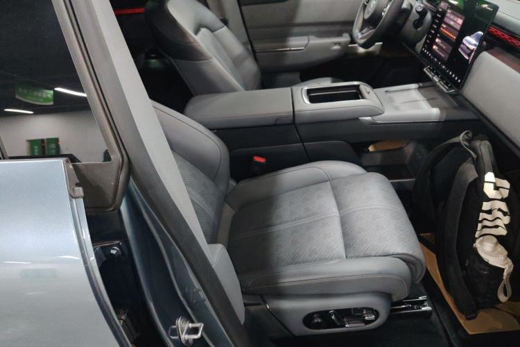 Used Zeekr 7X 2025 100 kWh Long-Range Rear-Wheel Drive with Intelligent Driving Features
