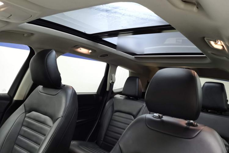 Used Ford Edge 2015 2.0T GTDi Two-Wheel-Drive High-Line Version
