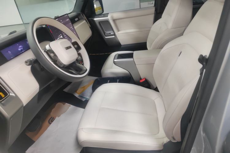 Used  V23 2025 401 Two-Wheel Drive Intelligent Driving Version
