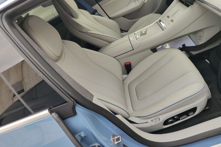 Used Hima Luxeed S7 2025 855 km Max
