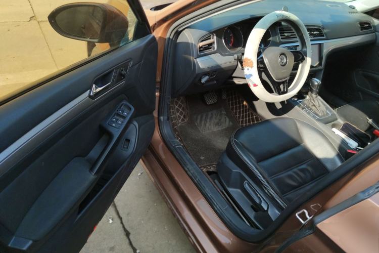 Used Volkswagen Lamando 2015 230TSI DSG Fashion Edition
