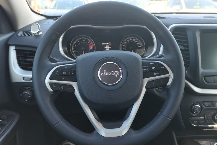 Used  Cherokee 2016 2.4L Leading Smart Version