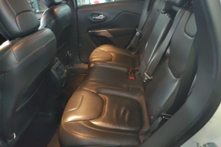 Used Jeep Cherokee 2019 2.0T 2WD Enjoyment Edition China V