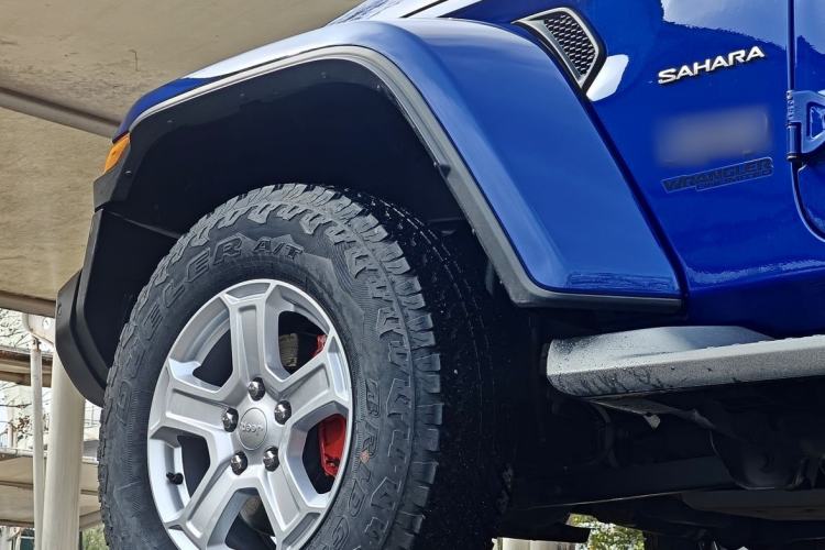 Used  Wrangler 2019 2.0T Sahara Four-Door Brilliant Top Version China VI Emission Standard