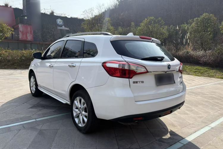 Used Venucia T70 2015 2.0L CVT Smart Edition
