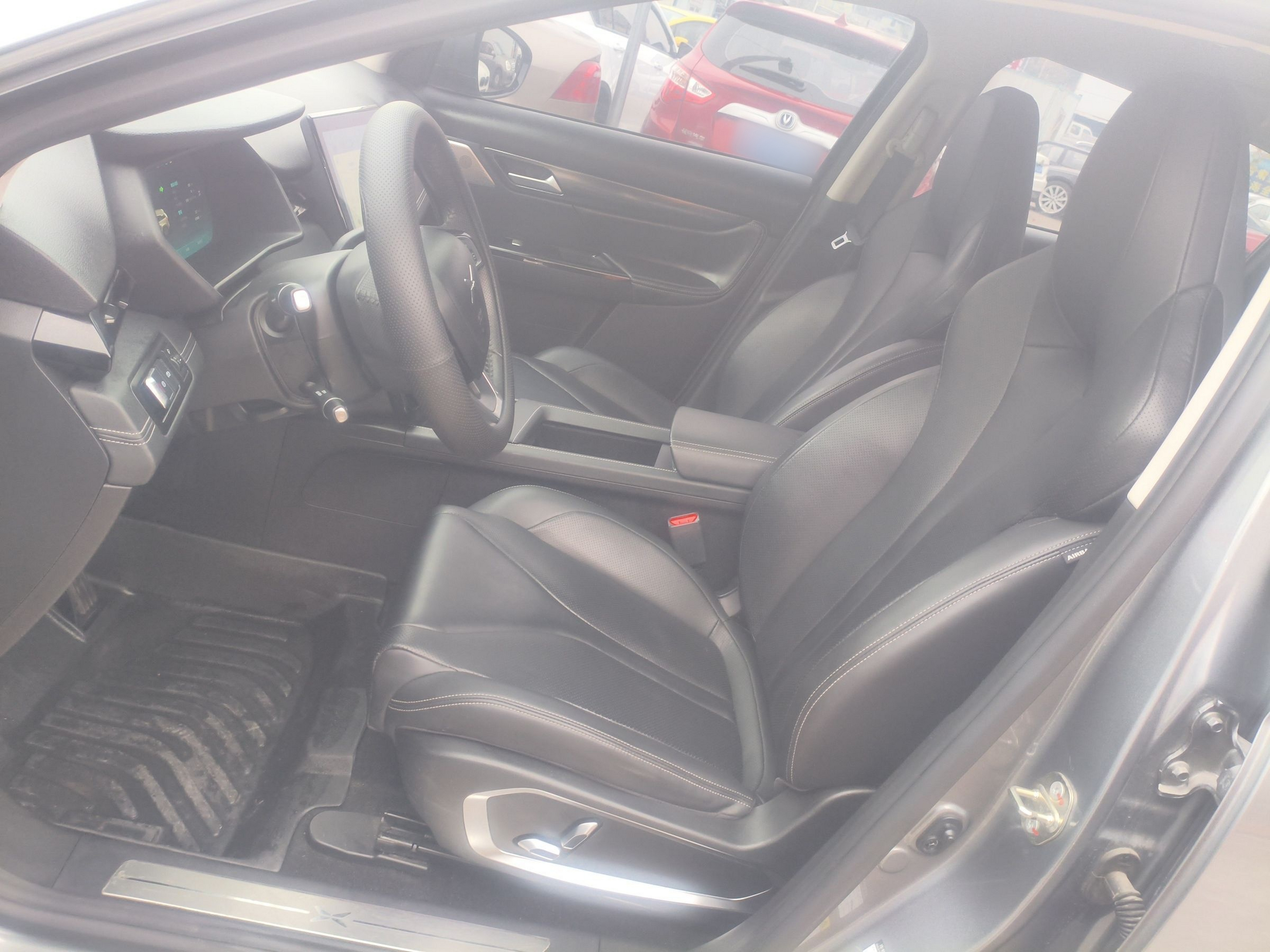 Переднее сиденье в автомобиле