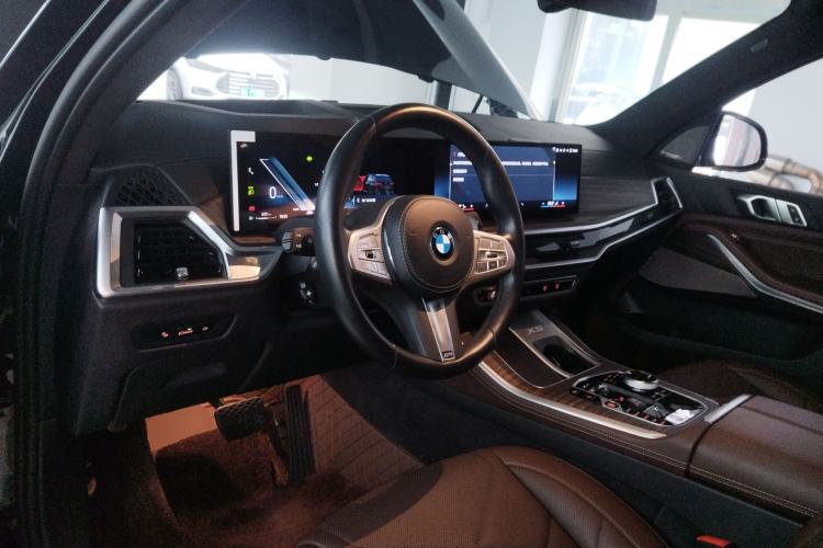 Used BMW X5 2023 xDrive 40Li M Sport Night Edition Package
