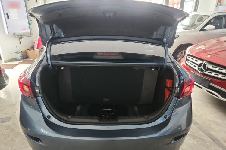 Used Mazda Mazda 3 Axela 2016 Sedan 1.5L Automatic Luxury Model
