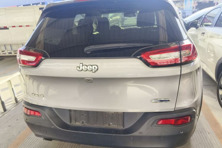 Used  Cherokee 2014 2.4L Luxury Edition
