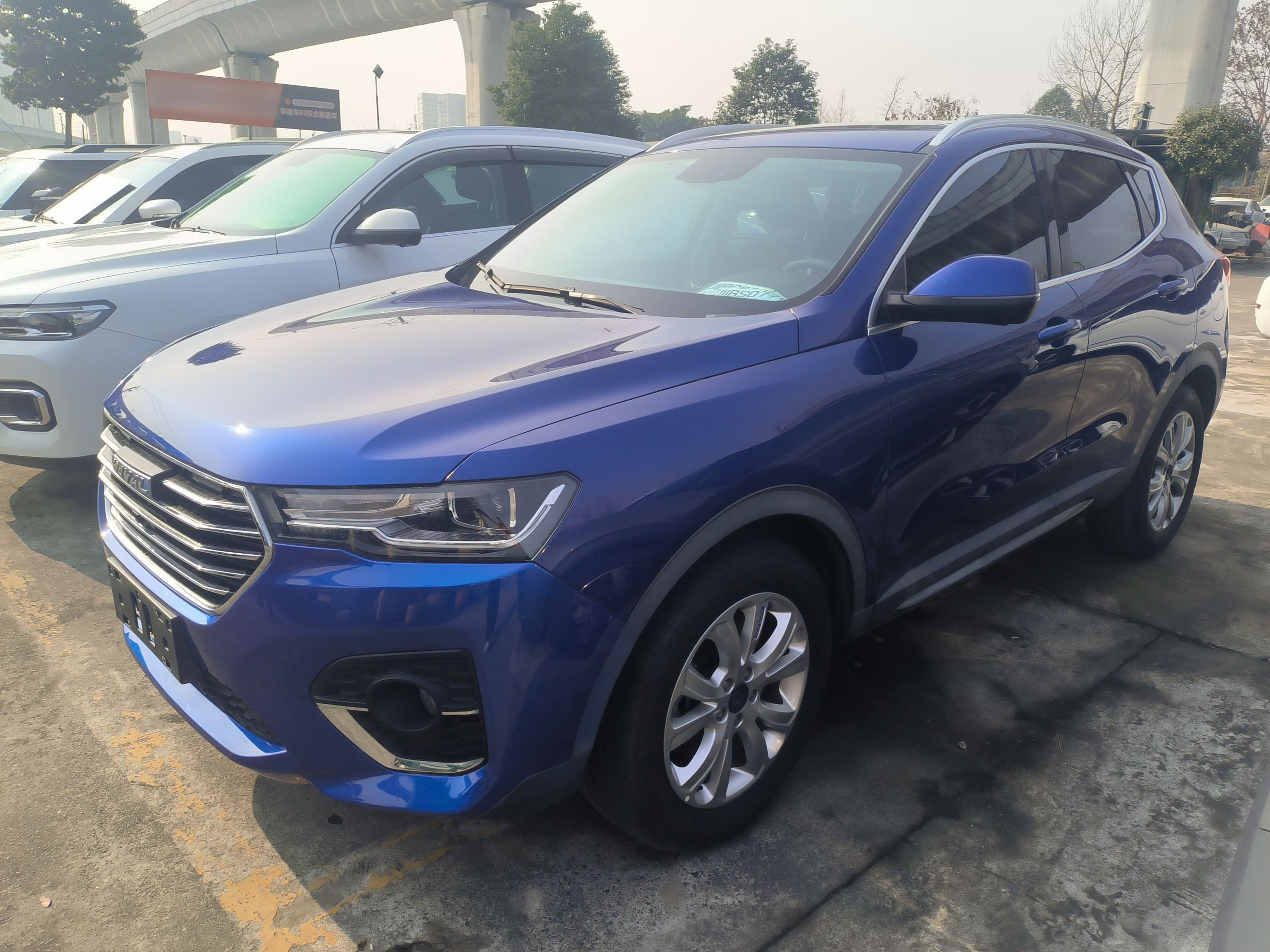 Под передней частью автомобиля