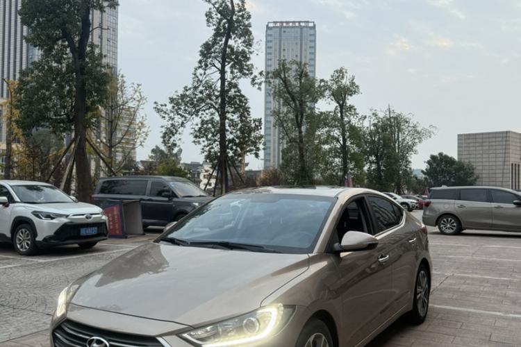 Used Hyundai Elantra 2016 1.6L Automatic ZhiXuan · Luxury Version