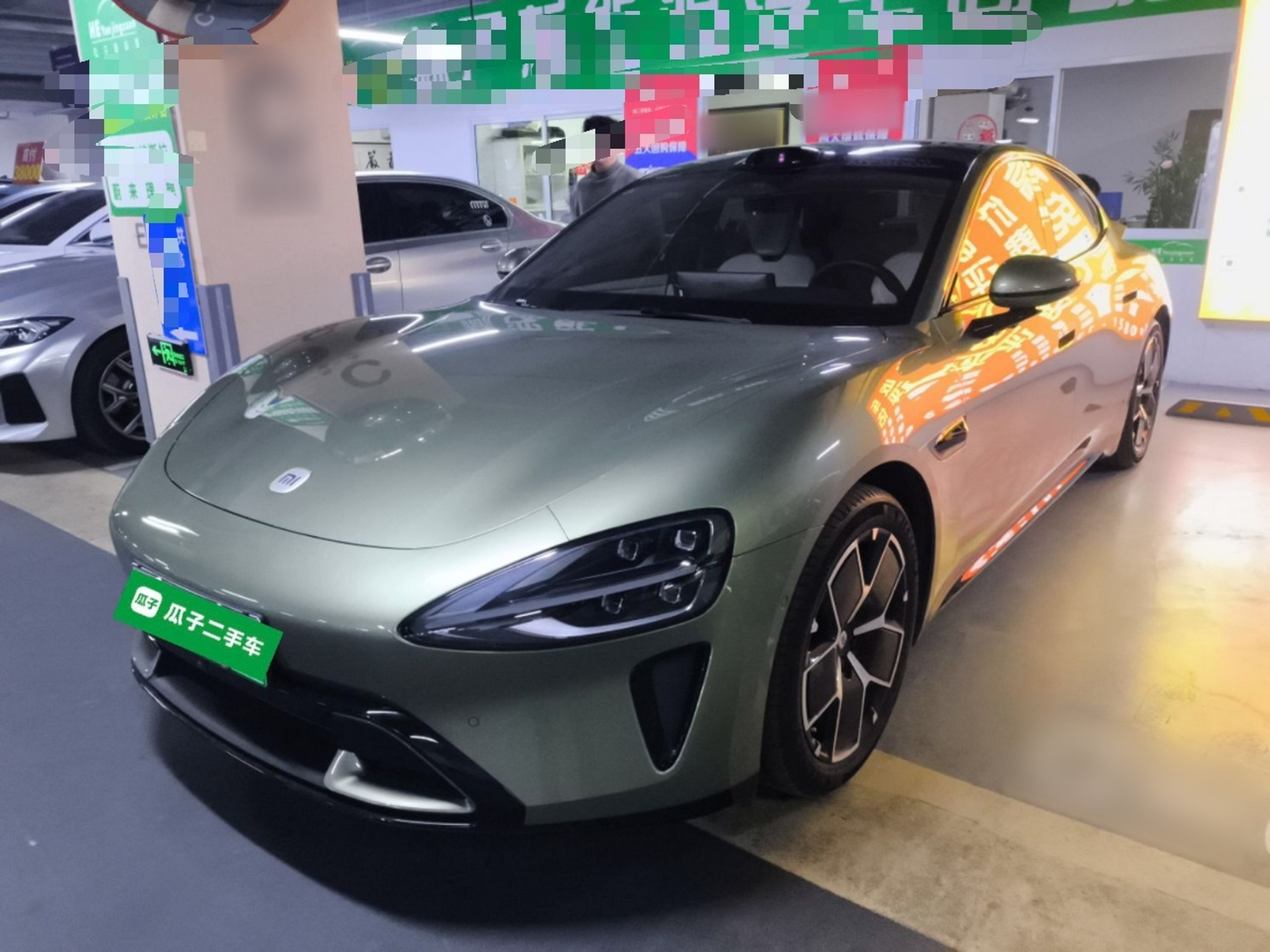 تحت مقدمة السيارة