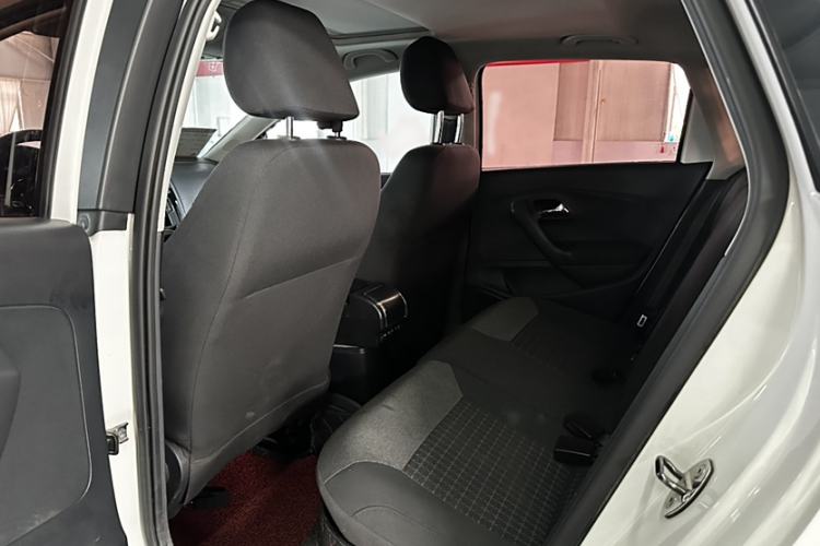 Used Volkswagen Polo 2016 1.6L Automatic Comfort Model
