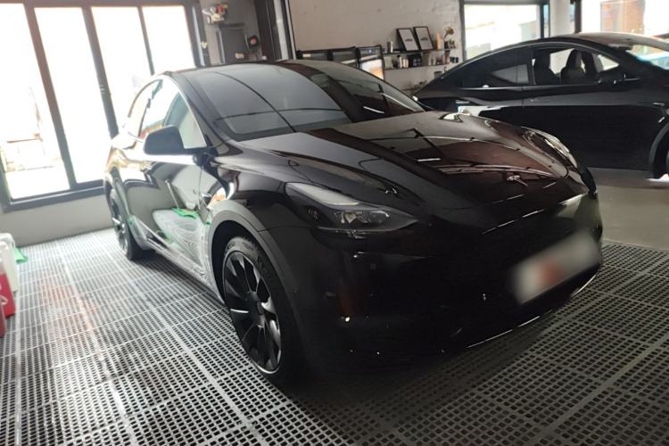 Used Tesla Model Y 2021 Long-Range All-Wheel-Drive Version
