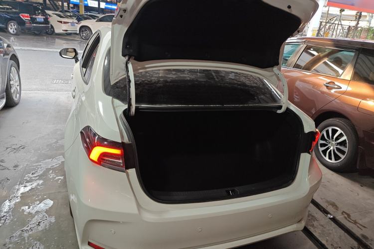 Used Toyota Corolla 2021 Dual-Motor 1.8L E-CVT Elite Edition
