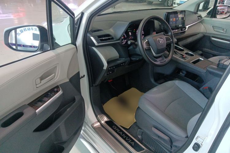 Used Toyota Granvia 2023 2.5L Hybrid Comfort Edition
