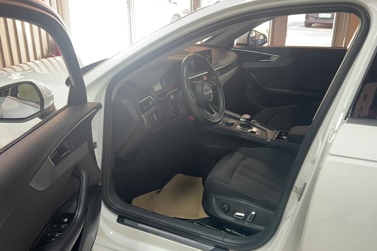 Used Audi A4L 2017 Plus 40 TFSI Ambition Model
