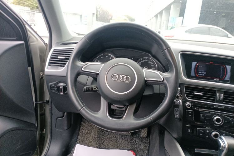 Used Audi Q5 2017 Plus 40 TFSI Ambition Model
