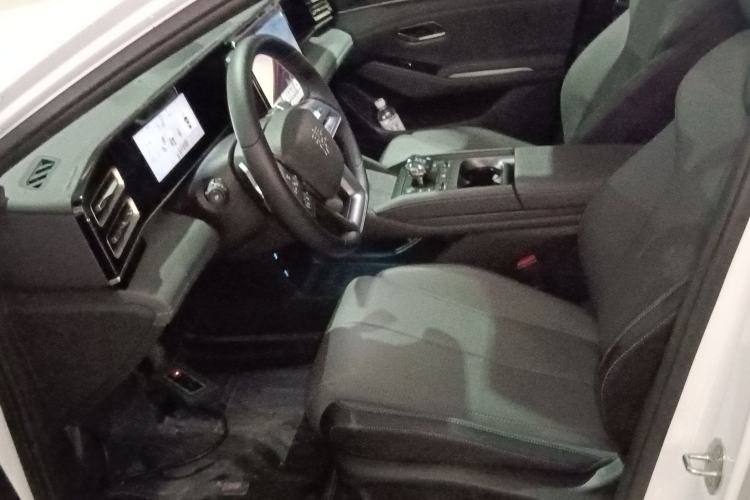 Used BYD Qin L 2025 DM-i Smart Drive 120KM Superior Model
