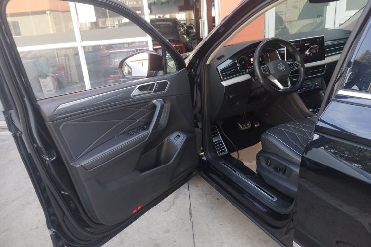 Used Volkswagen Tiguan L 2022 330TSI Automatic Two-Wheel Drive R-Line Enhanced Edition
