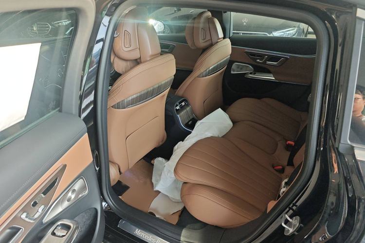 Used Mercedes-Benz E-Class 2025 Facelift E 300 L Luxury Edition
