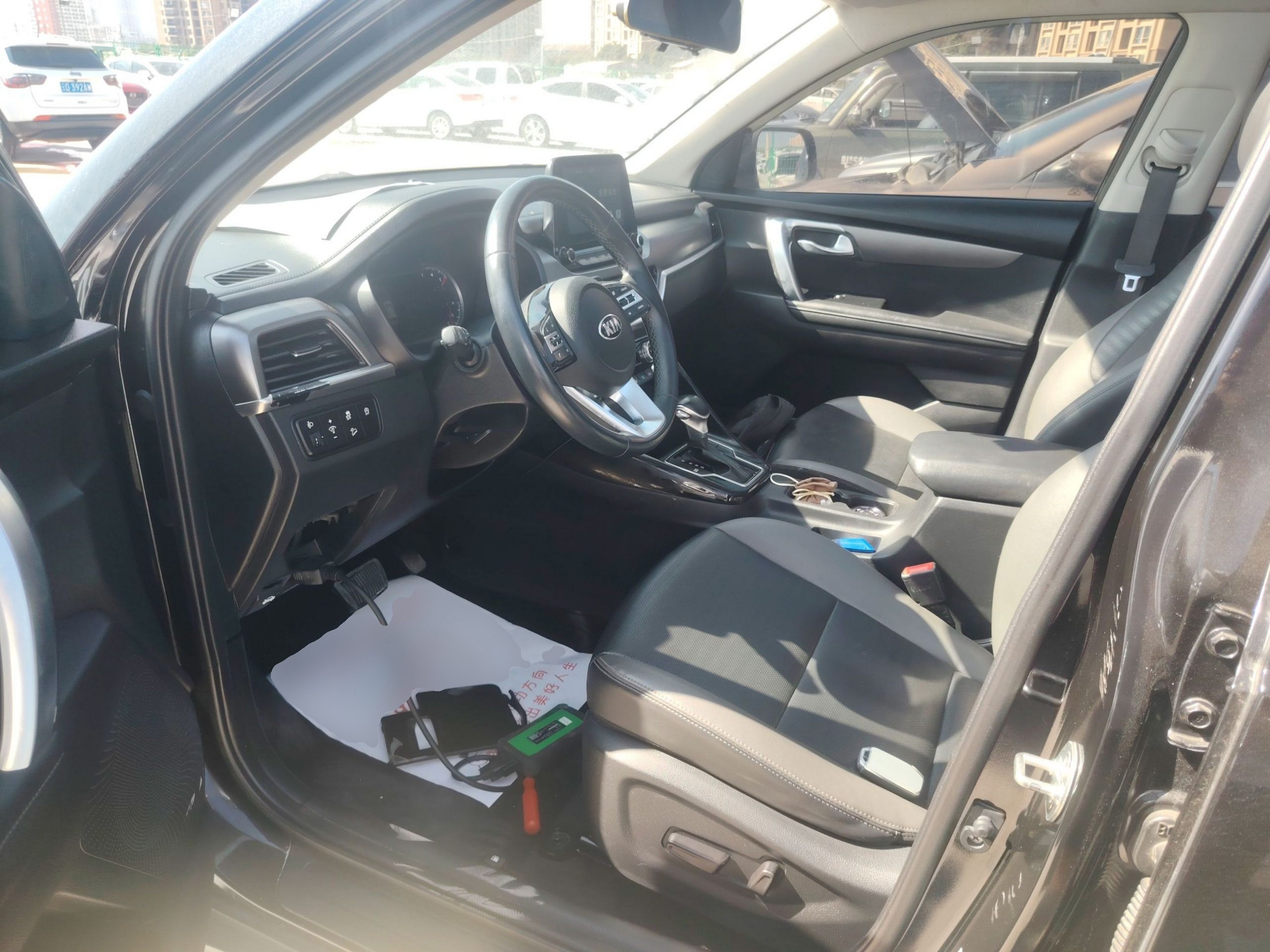 Переднее сиденье в автомобиле