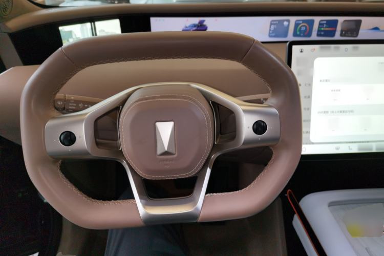 Used  07 2024 Ultra Range-Extended Four-Wheel Drive