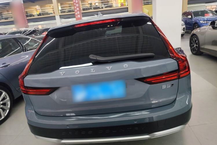 Used Volvo V90 2022 Cross Country B5 AWD Prestige Edition
