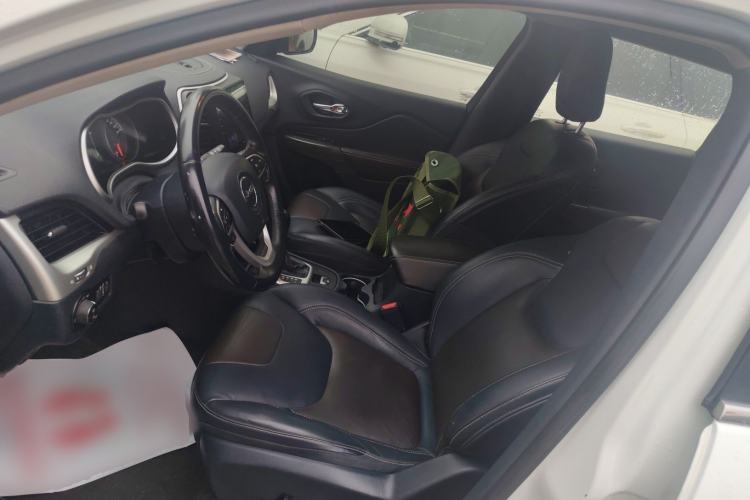 Used  Cherokee 2016 2.4L Leading Edition