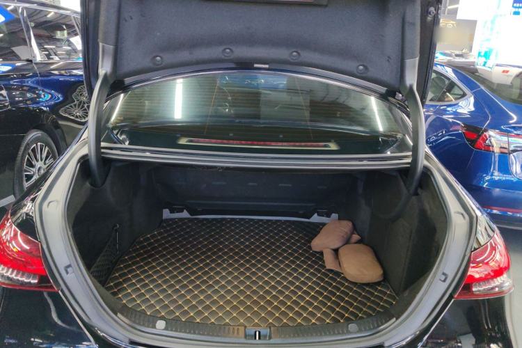 Used Mercedes-Benz E-Class 2023 Facelift E 260 L
