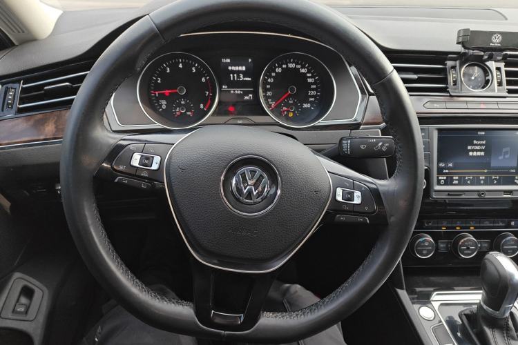 Used Volkswagen Magotan 2017 330TSI DSG Luxury Model
