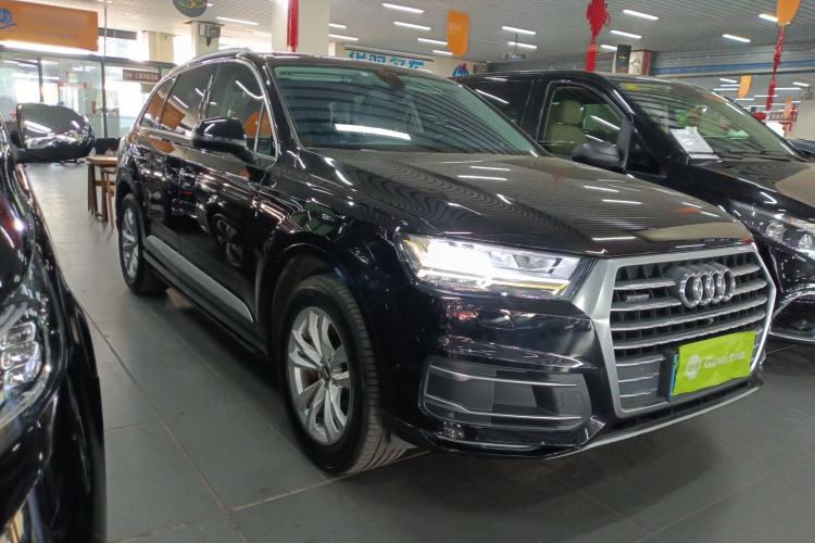 Used Audi Q7 2018 40 TFSI Comfort Model
