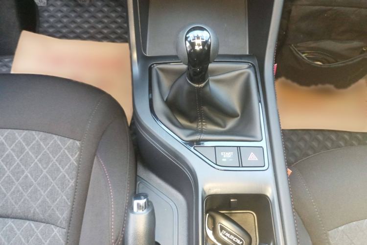 Used Roewe i5 2023 1.5L Manual Comfort Edition
