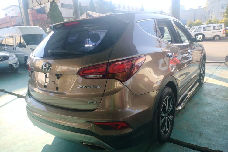 Used Hyundai Santa Fe 2017 2.0T Automatic All-Wheel Drive Smart 7-Seater
