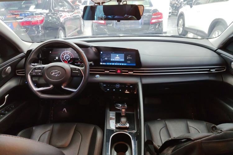 Used Hyundai Elantra 2022 1.5L CVT LUX Prestige Edition
